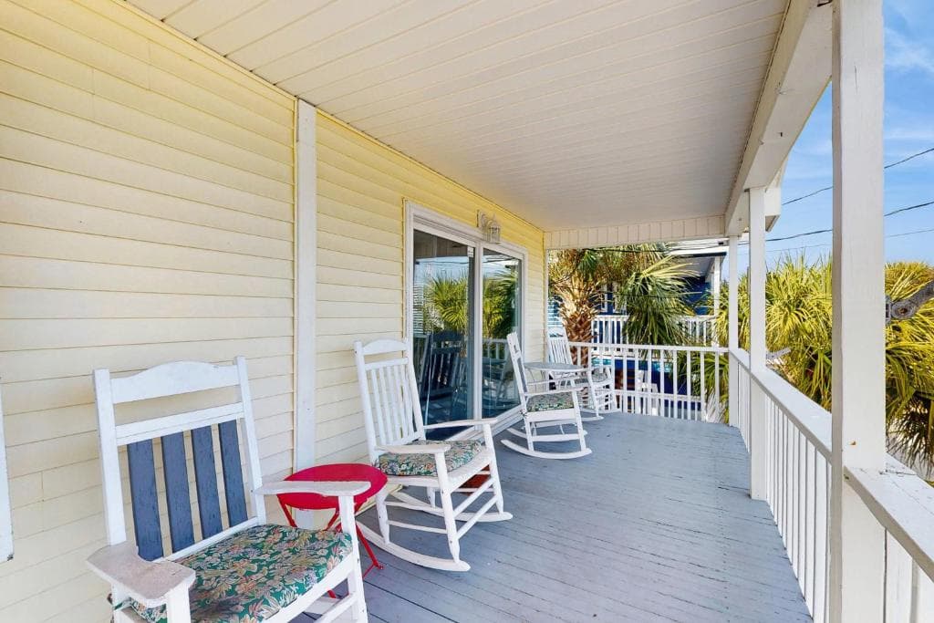 Front porch entry area